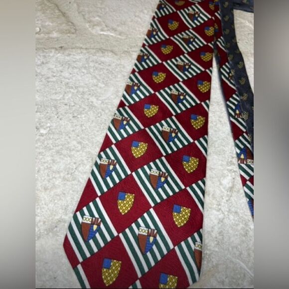 Oscar de la Renta 100% silk crest necktie - Picture 2 of 3